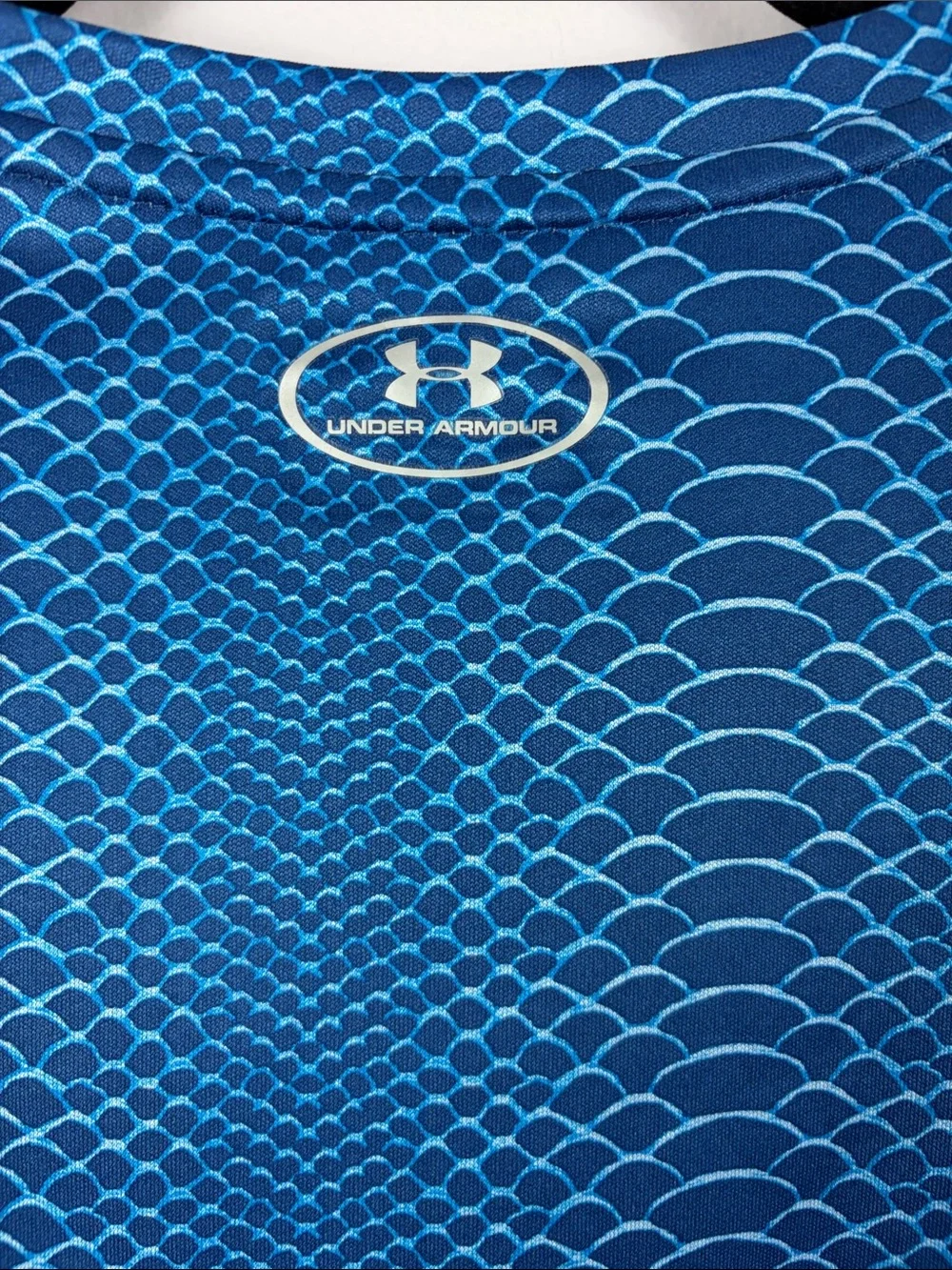 Under Armour HeatGear Blue Scale Print Athletic Tee Size Large - Picture 11 of 11